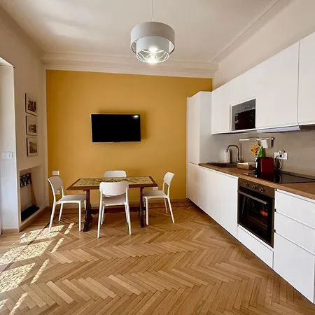 Bright & Cozy Flat - Walk To & Train Station 圣雷默