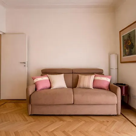Bright & Cozy Flat - Walk To & Train Station 公寓
