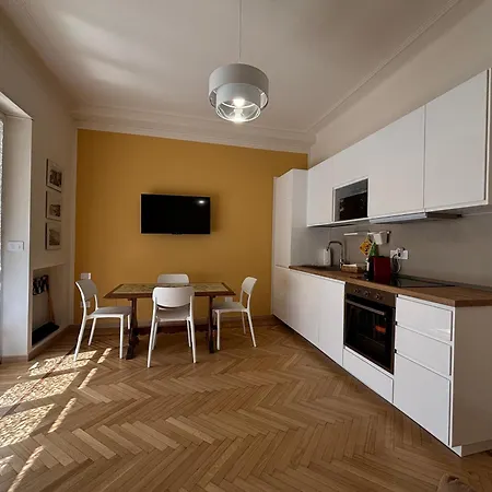 Bright & Cozy Flat - Walk To & Train Station 圣雷默