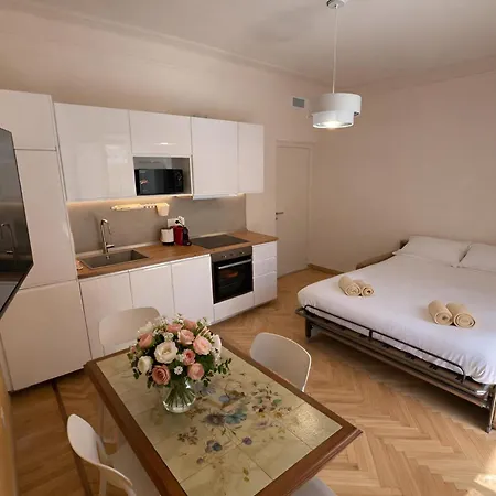 Bright & Cozy Flat - Walk To & Train Station 公寓 *