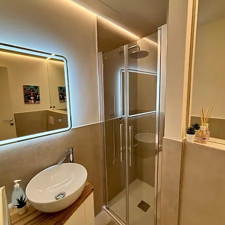 Bright & Cozy Flat - Walk To & Train Station Sanremo