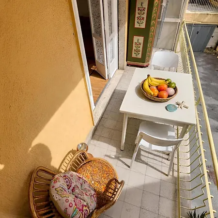 Bright & Cozy Flat - Walk To & Train Station 公寓 *